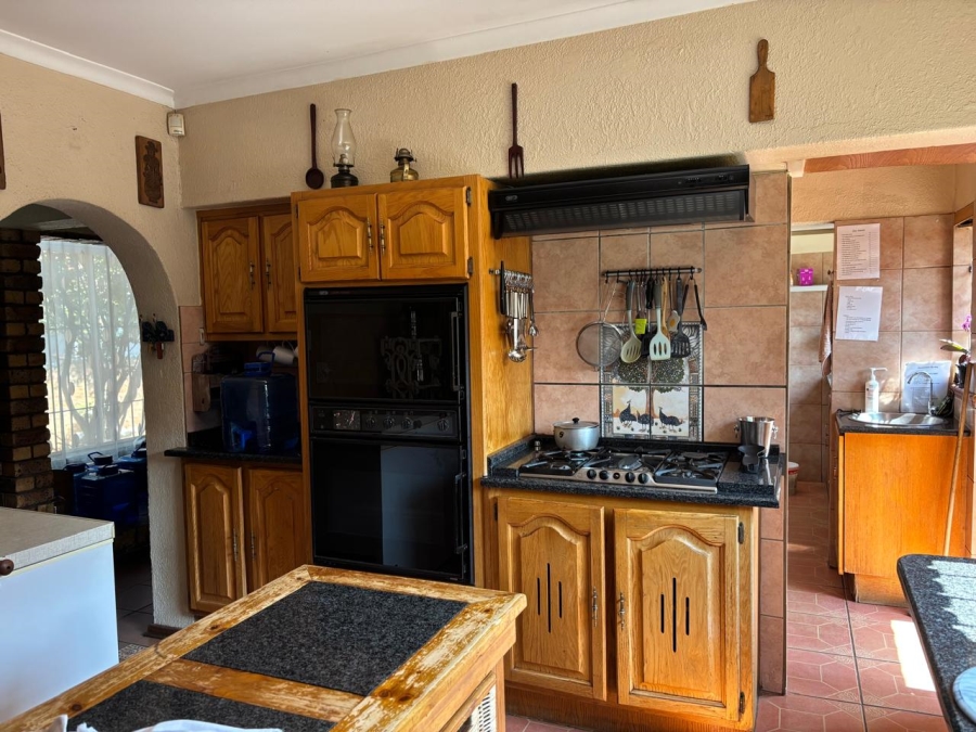 5 Bedroom Property for Sale in Safari Gardens North West